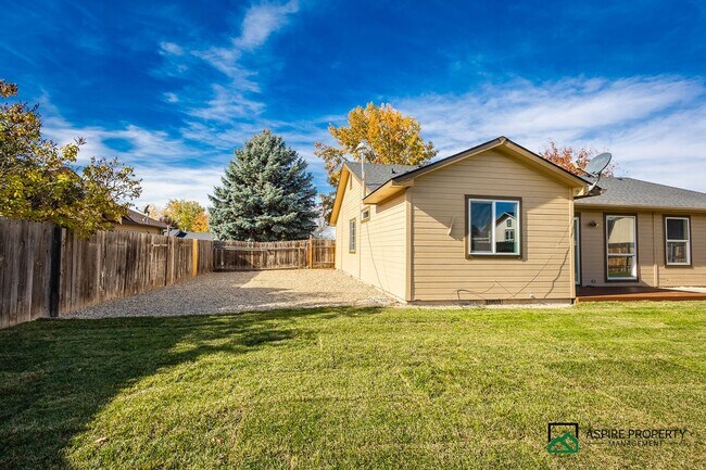 Building Photo - 3 bed 2 bath home