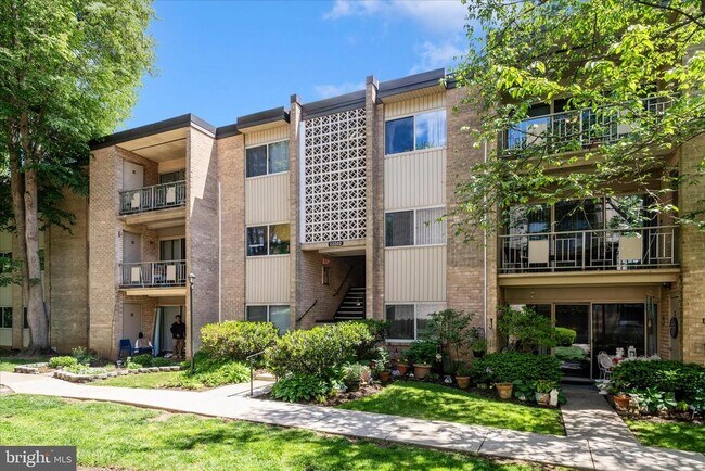 Building Photo - 12202 Braxfield Ct