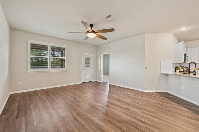 Building Photo - 505 Blue Sage Dr