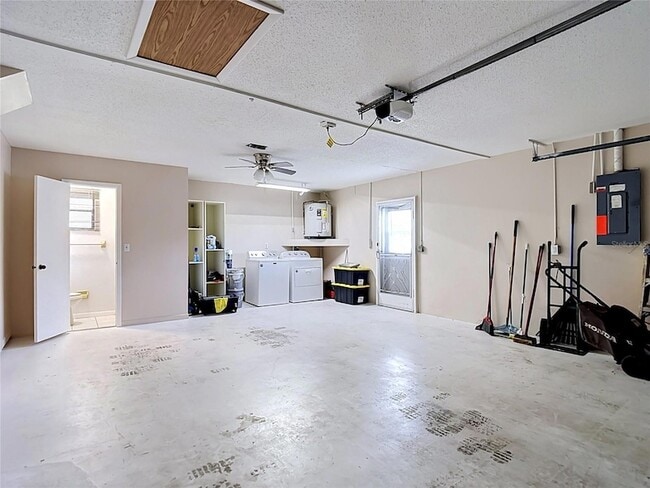 Building Photo - 3255 Amherst Ave