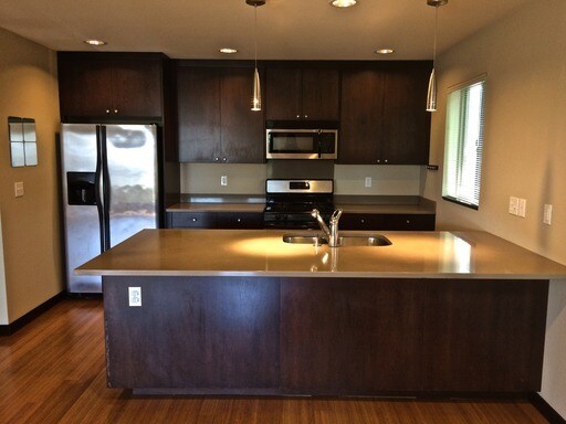 Building Photo - 3 bed 2.5 bath, Spacious BALLARD TOWNHOUSE!
