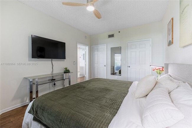 Building Photo - 3255 NE 184th St