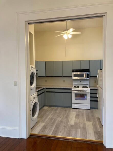 Kitchen - 3220 Chestnut St