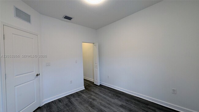 Building Photo - 2628 SE 28th St