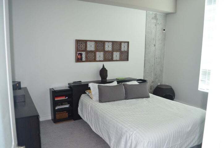 Building Photo - 300 S Australian Ave