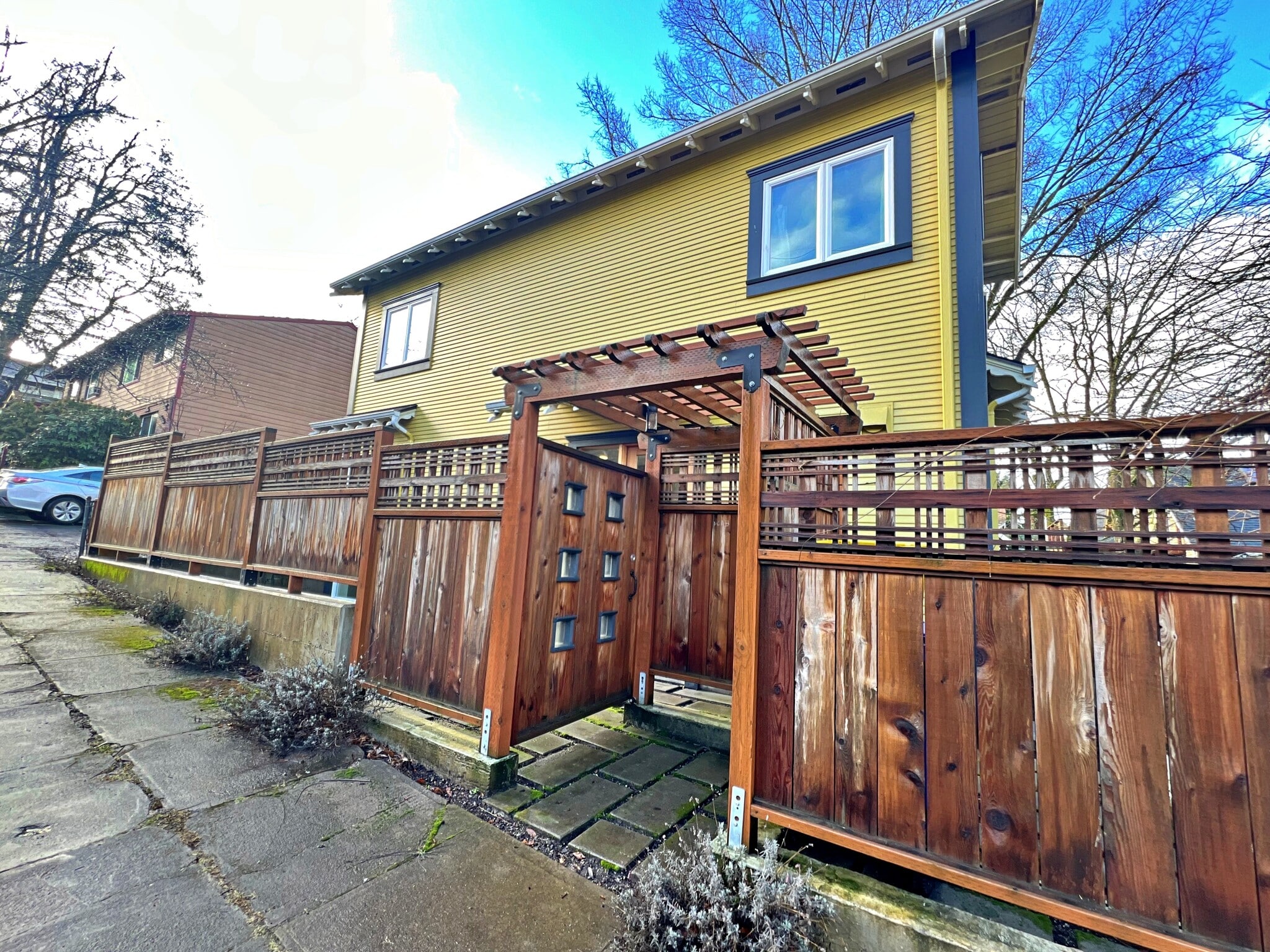 Building Photo - 417 SE 19th Ave