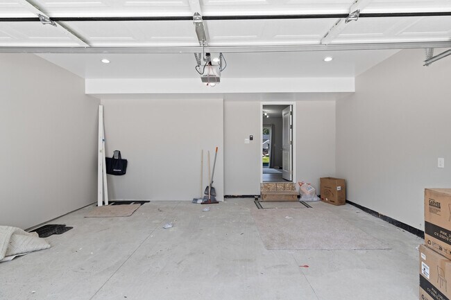 Building Photo - 15185 Hanover Ave