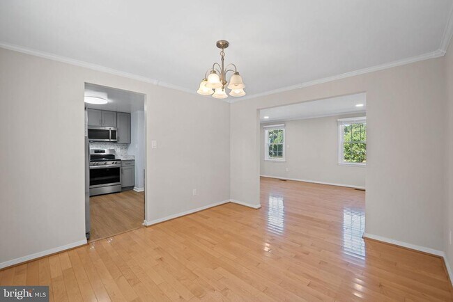 Building Photo - 3301 Fallowfield Dr