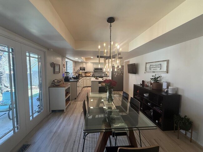 Building Photo - 1925 Plaza District Dr