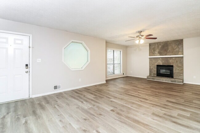 Building Photo - 3035 Sumit Wood Dr NW