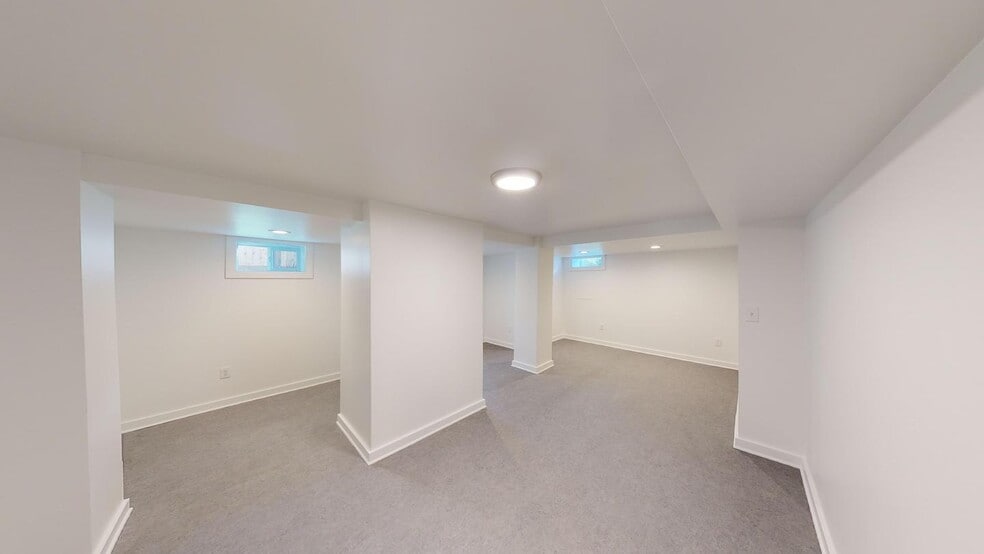 Building Photo - 1730 SE 35th Pl