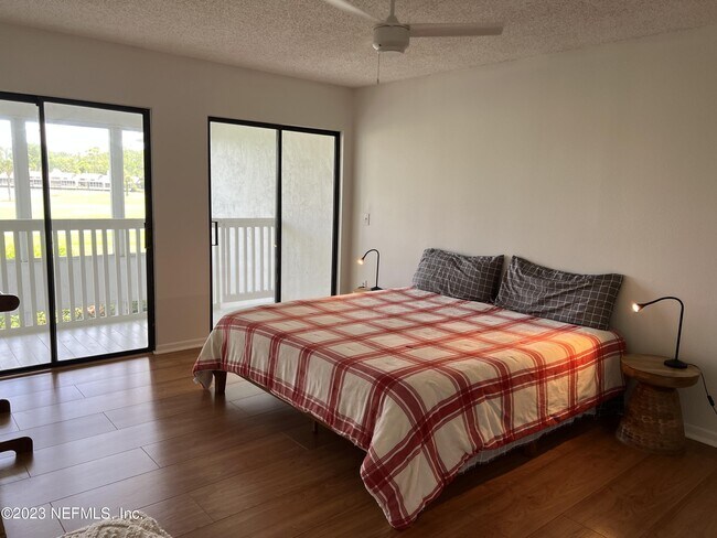 Building Photo - 7 Cove Rd