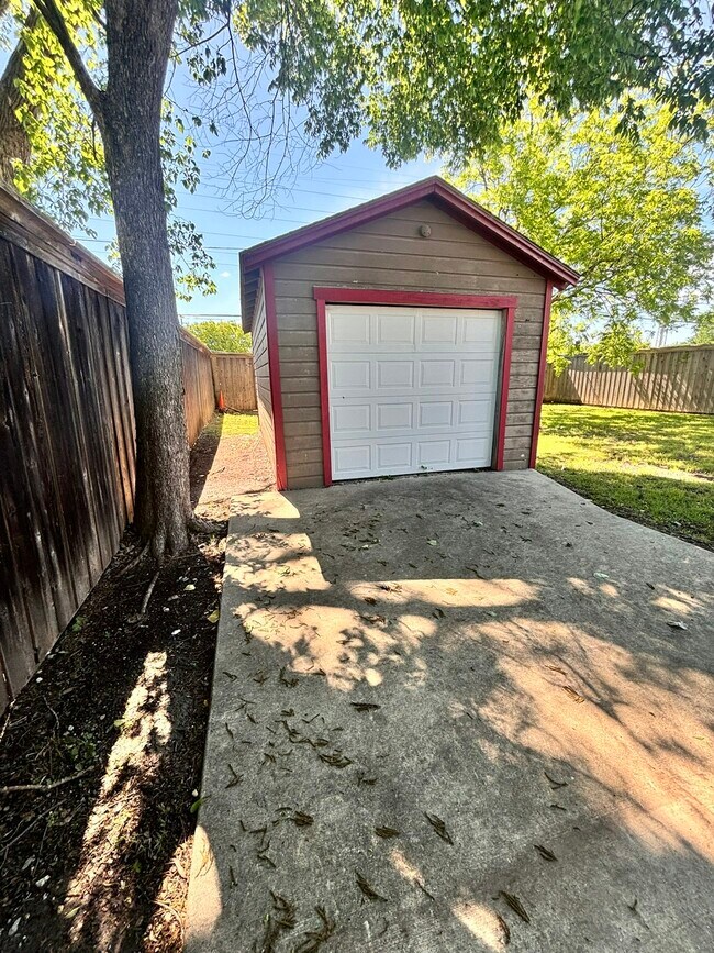 Building Photo - 10838 Hermosa Dr
