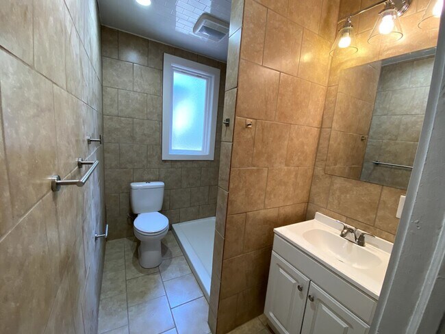 Building Photo - 817 Ferdinand Ave Sw