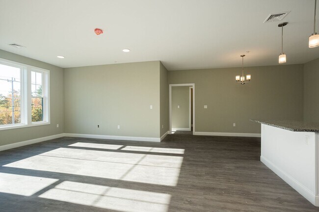 Building Photo - 1000 US-1