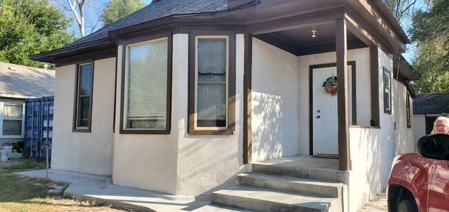 Primary Photo - 406 E Elm St