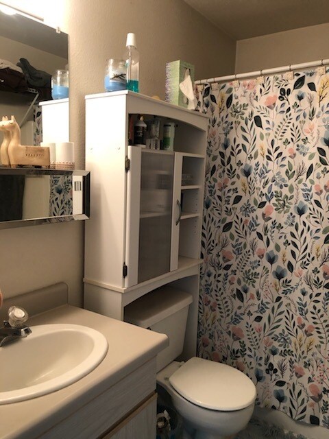 Building Photo - 1645 NE Merman Dr