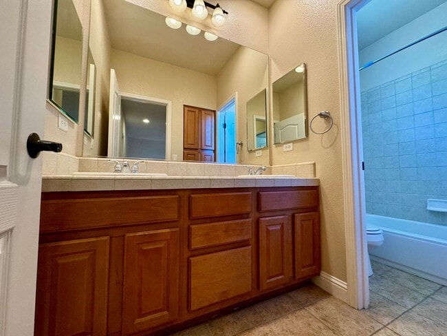 Building Photo - Beautiful Four-Bedroom Home Available in Folsom!