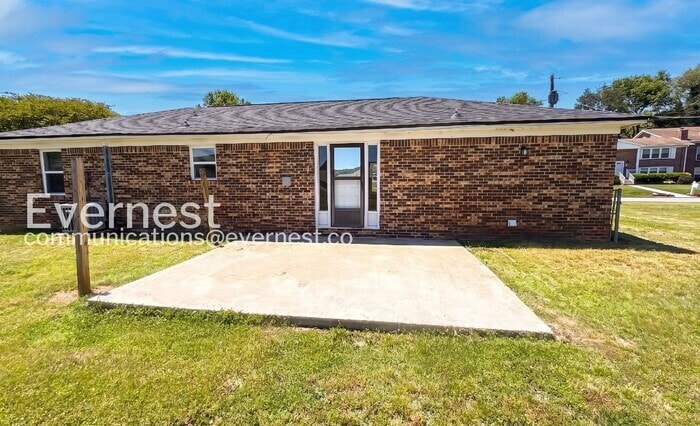 Building Photo - 3729 NW Millbrae Dr