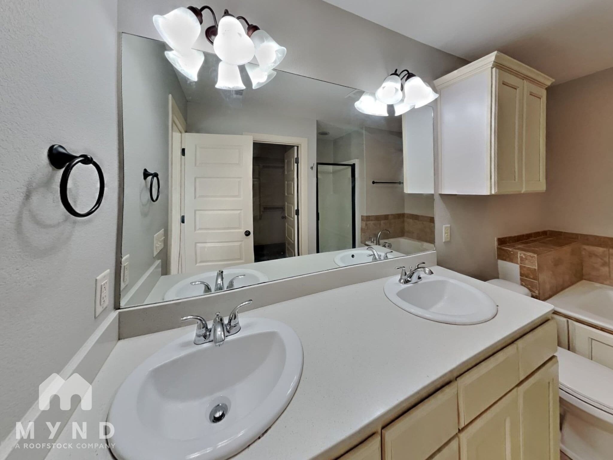 Building Photo - 460 Torino Pl