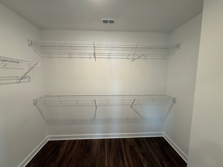 Building Photo - 574 Tucker View Dr