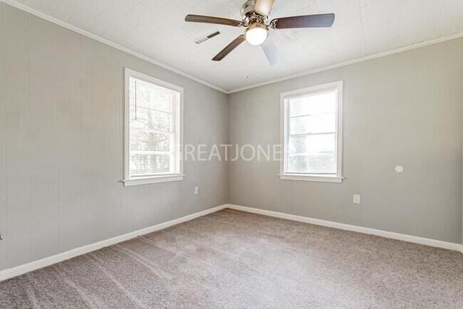 Building Photo - Charming 4 Bedroom in Batesburg-Leesville!