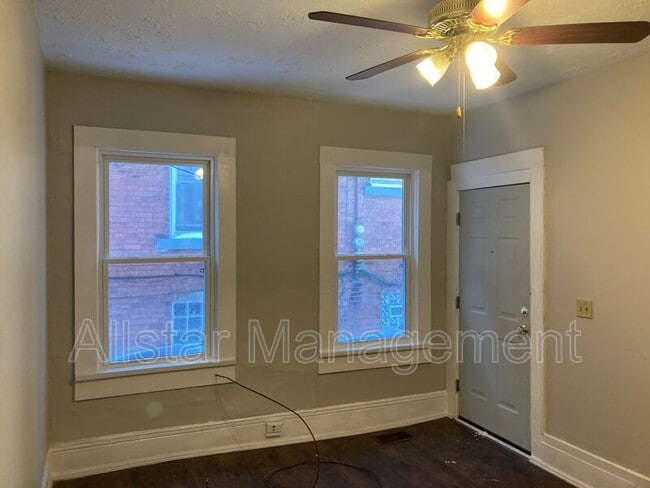 Building Photo - 3523 W 58th St