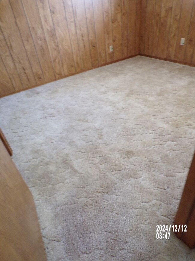 Building Photo - New carpet! Two Livings spaces