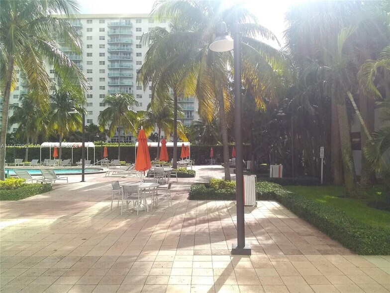 Pool - 19380 Collins Ave