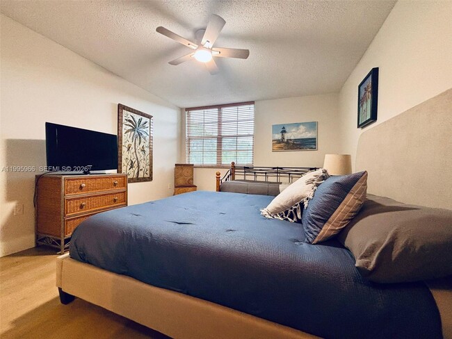 Building Photo - 19801 E Country Club Dr