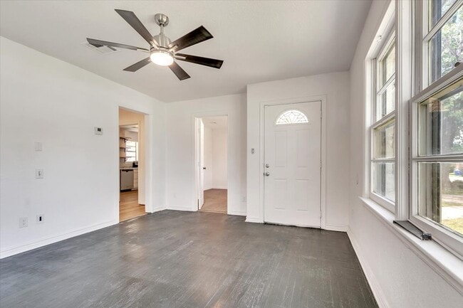 Building Photo - 2116 Andover Ct