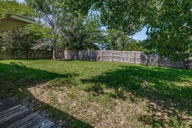 Building Photo - 218 W Independence St