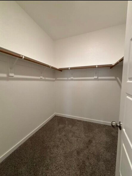 Building Photo - 628 Blackland Dr