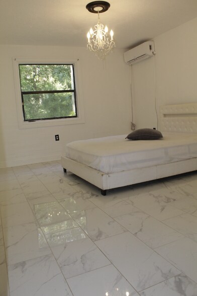 Building Photo - 24301 E Colonial Dr