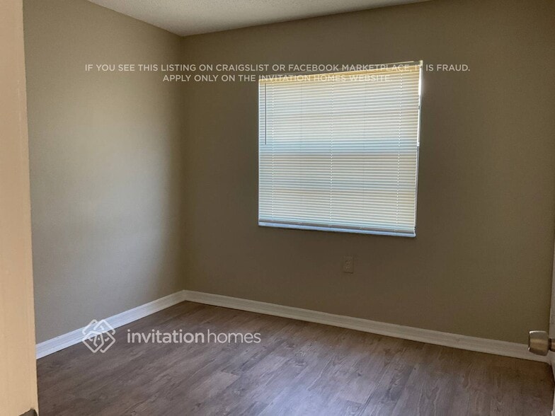 Building Photo - 1726 Lk Crst Ave