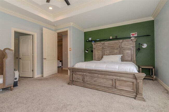 Building Photo - 8195 Quail Hollow Dr
