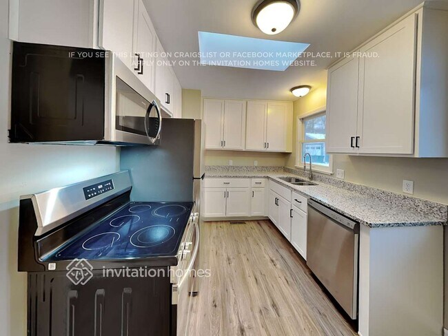 Building Photo - 2940 Orchard Ave N