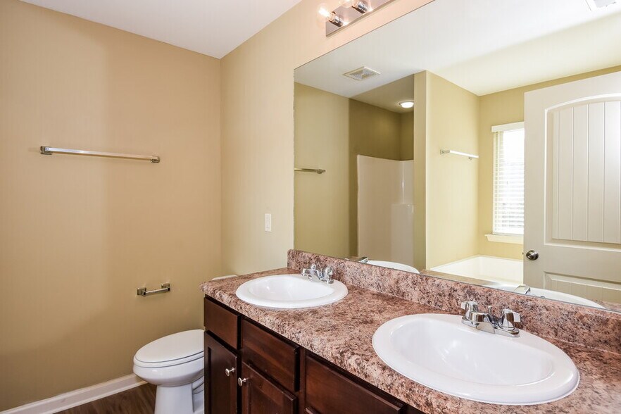 Building Photo - 173 Camellia Way