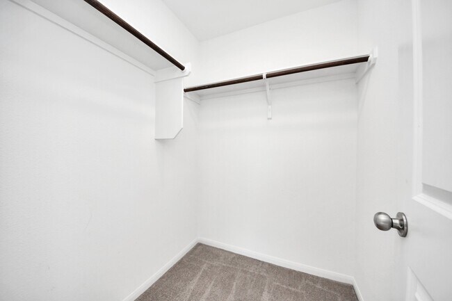 Building Photo - 25927 Chicory Dr