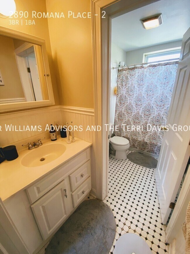 Building Photo - 2890 Romana Pl