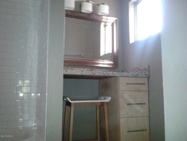 Building Photo - 1302 E Maryland Ave