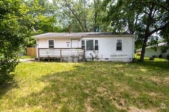 Building Photo - Remodeled 3 Bed 1 Bath Home