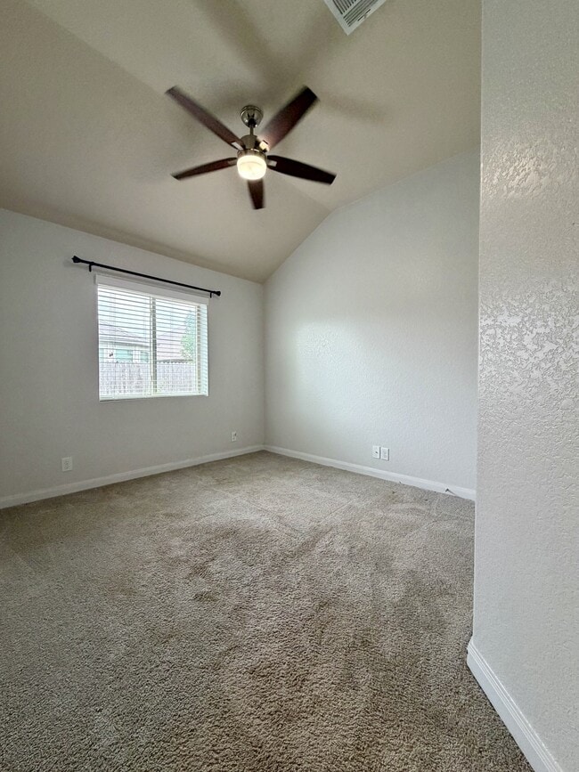 Building Photo - 646 Ridge Lawn Dr