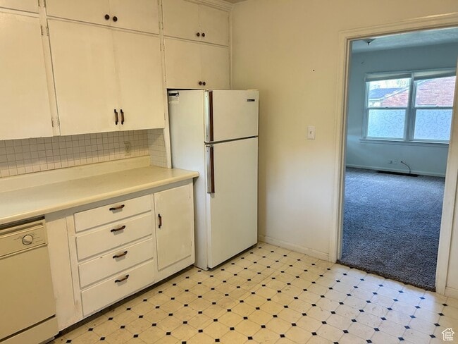 Building Photo - 3580 Van Buren Ave