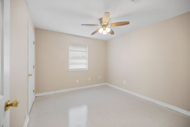 Building Photo - 811 S Olive St