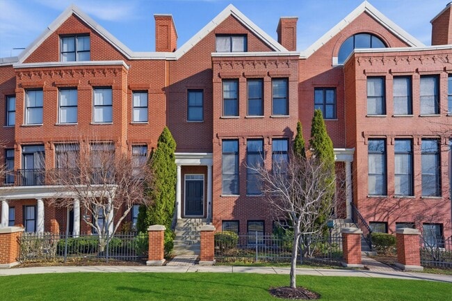 Building Photo - 1891 Admiral Ct