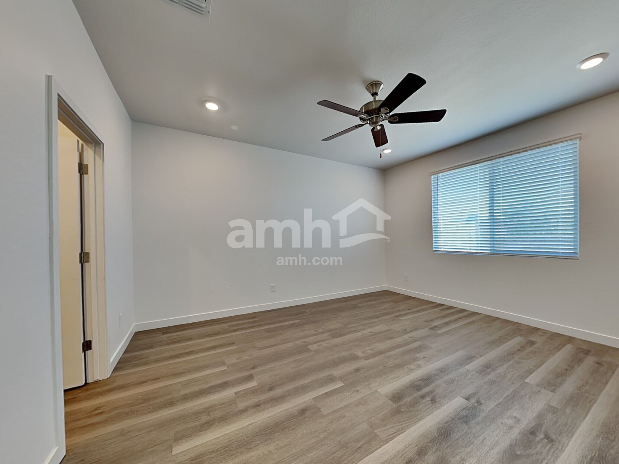 Building Photo - 20177 W Thomas Rd