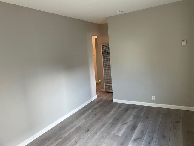 Building Photo - A cozy 2 bedroom and 1.5 bathroom duplex in South San Francisco
