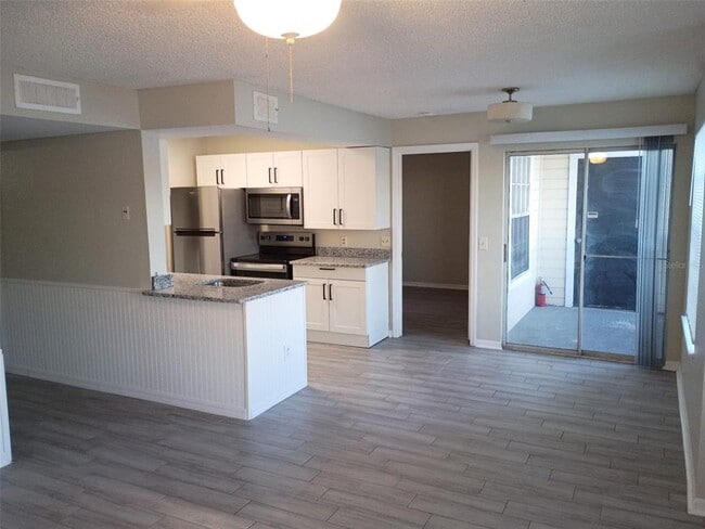 Building Photo - 1037 S Hiawassee Rd