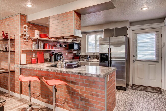 Building Photo - 3736 Rose Hill St